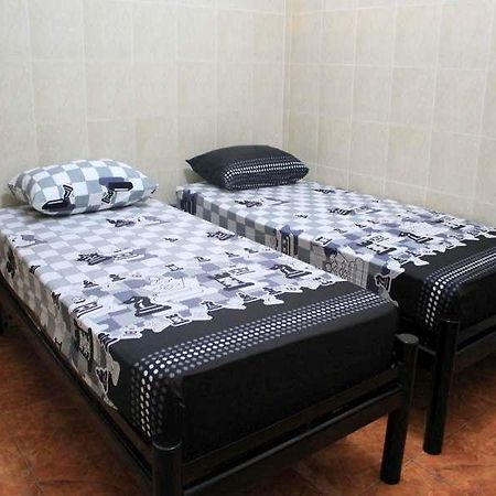Tri Star Homestay Мадіун Екстер'єр фото